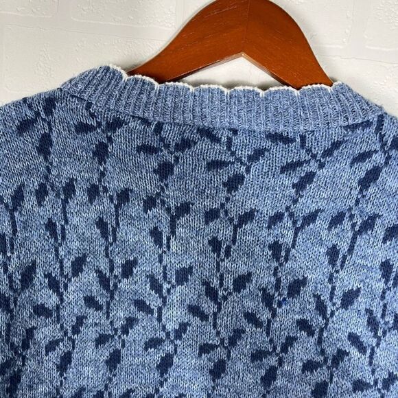 Vintage Adele Knitwear Women’s Blue Floral Knit Sweater Size Large - Picture 12 of 14